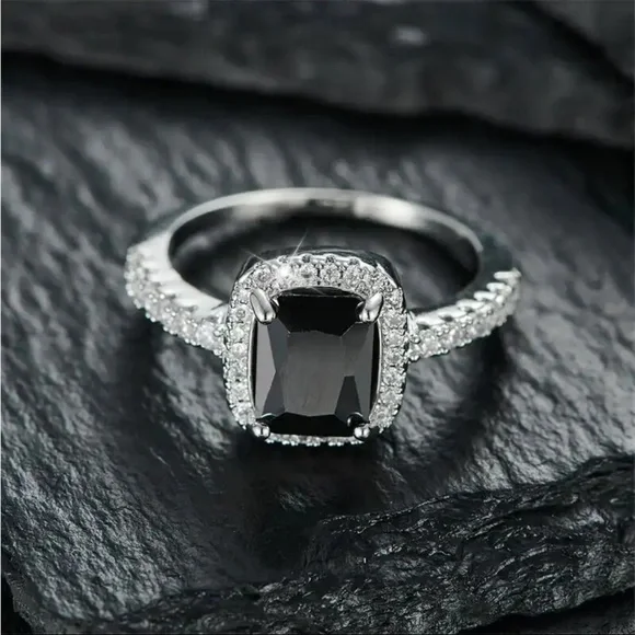 New Women’s 925 Silver Beautiful Sapphire Ring - Picture 4 of 4